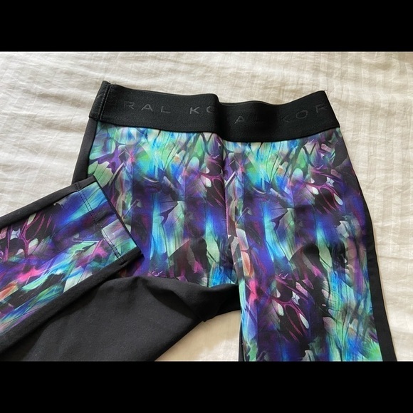 Koral water color style workout capris size small 23" Inseam - Picture 2 of 4